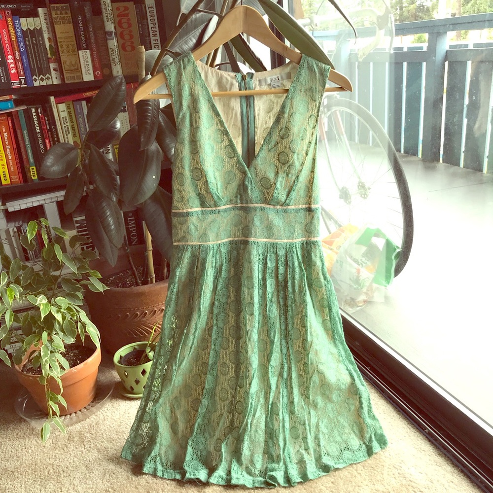 @Forever 21 Formal lace vintage inspired dress!